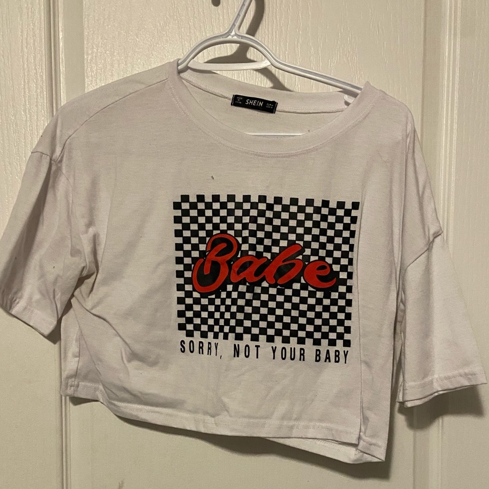 SHEIN Cropped Graphic Tee